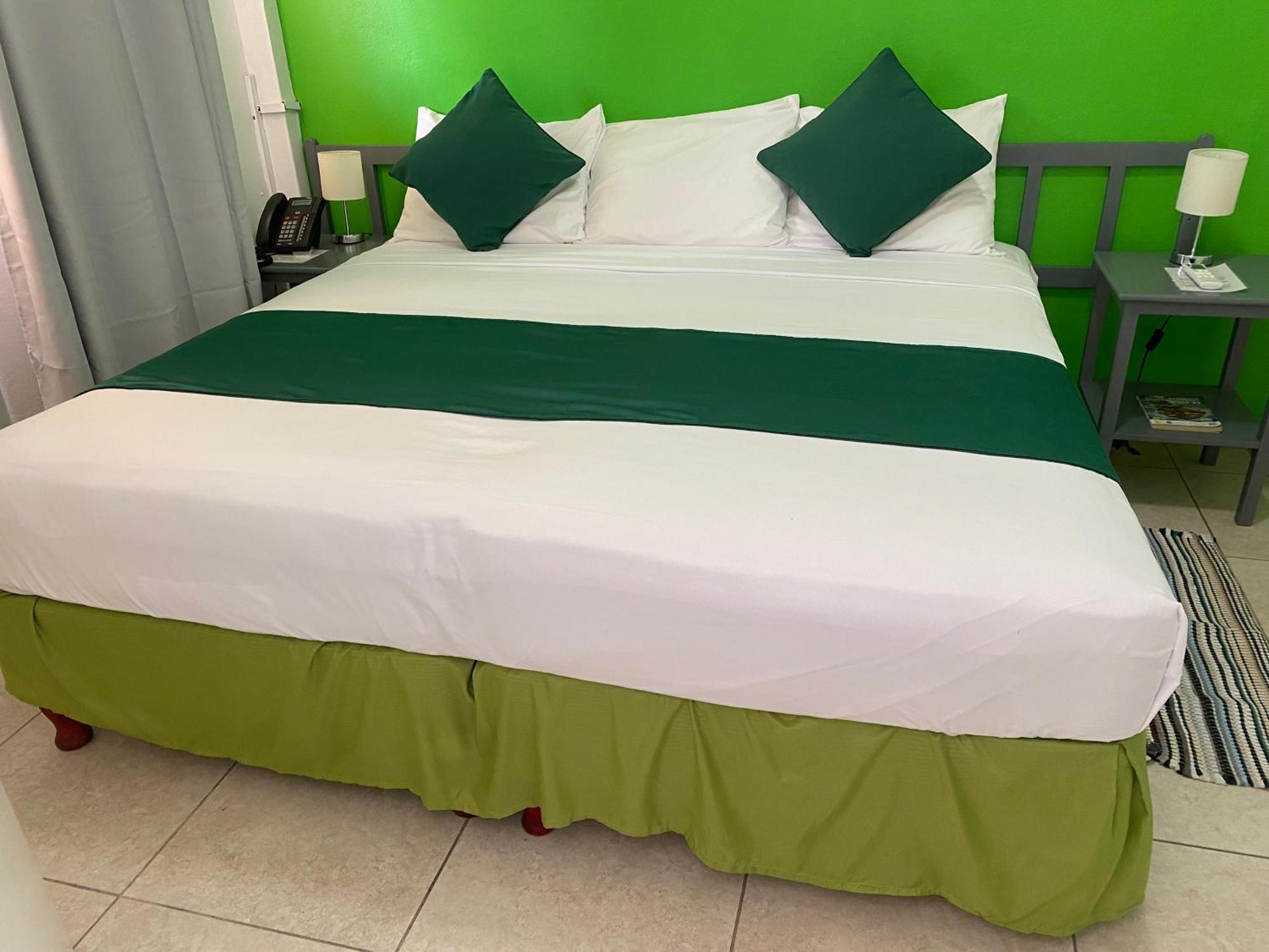 Melrose Beach Apartments Inc Bridgetown Rum bild